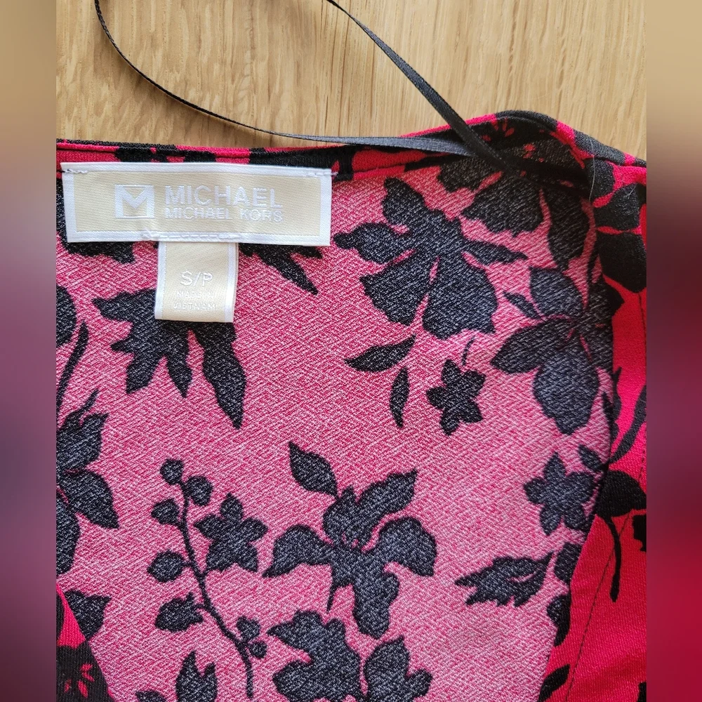 MICHAEL Michael Kors Floral Wrap Blouse – Fuchsia & Black – XS/S - Picture 4 of 5
